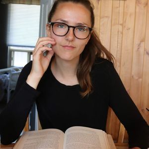 Meet your Posher, Caitlin